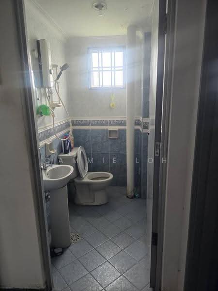 Kondominium untuk Dijual di D'Casa Condominium - Cammie Loh - Bathroom - PropertyGuru.com.my