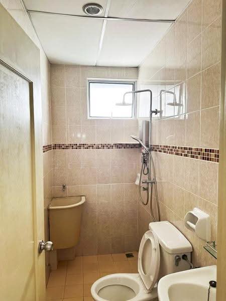 Kondominium untuk Disewa di Coastal Tower - Jerry Tan - Bathroom - PropertyGuru.com.my