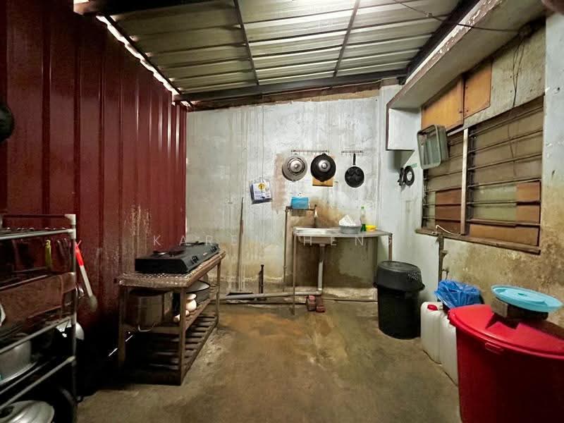 Rumah Teres untuk Dijual di Taman Rinting (Masai) - Karen Heng - Kitchen - PropertyGuru.com.my