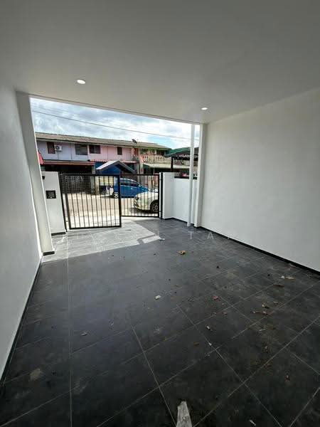 Rumah Teres 2-Tingkat untuk Dijual di Masai (Johor) - Dylan Tan - Entrance - PropertyGuru.com.my