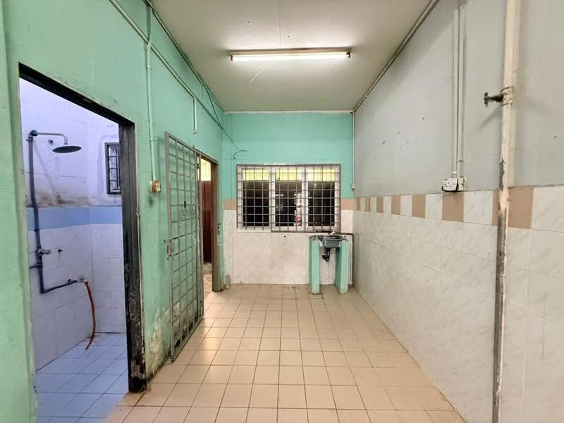 Rumah Teres 2-Tingkat untuk Dijual di Taman Pelangi (Rawang) - Yean Ma - Bathroom - PropertyGuru.com.my