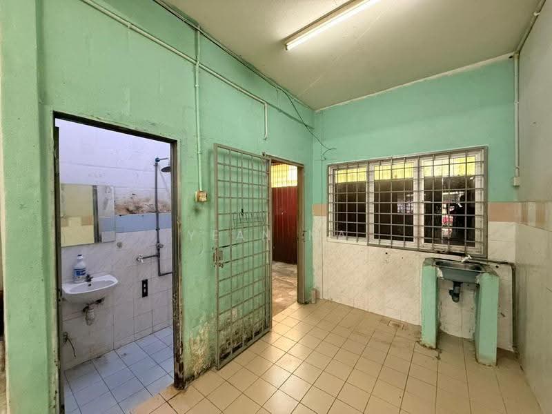 Rumah Teres 2-Tingkat untuk Dijual di Taman Pelangi (Rawang) - Yean Ma - Bathroom - PropertyGuru.com.my