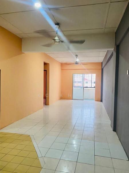 Pangsapuri untuk Dijual di Pangsapuri Perdana Villa - KC Khoo - Living Room - PropertyGuru.com.my