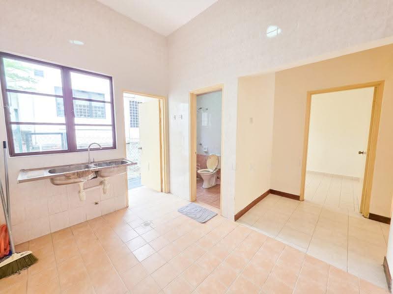2-storey Terraced House for Sale in Bukit Jelutong (Shah Alam) - Nadia Shukri - Kitchen - PropertyGuru.com.my