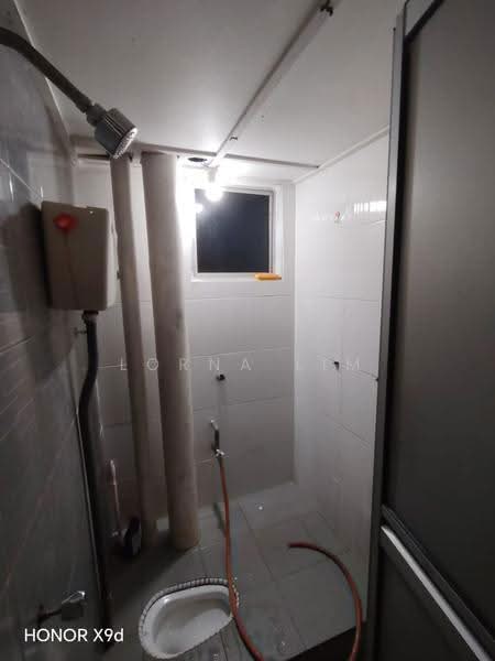 Pangsapuri untuk Dijual di Meranti Apartment - Lorna Lim - Bathroom - PropertyGuru.com.my