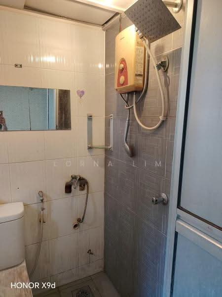 Pangsapuri untuk Dijual di Meranti Apartment - Lorna Lim - Bathroom - PropertyGuru.com.my