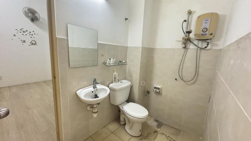 Rumah Teres 2-Tingkat untuk Dijual di TAMAN PUCHONG UTAMA (Puchong) - Nick Wong - Bathroom - PropertyGuru.com.my