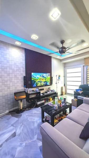 Rumah Teres 1-Tingkat untuk Dijual di Taman Serdang Jaya (Seri Kembangan) - Frances Liew - Living Room - PropertyGuru.com.my