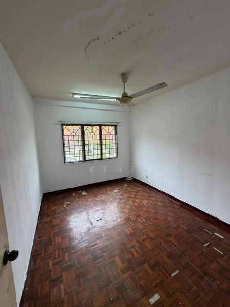 Pangsapuri untuk Dijual di Putra Permai Block C - Kent Chong - Interior - PropertyGuru.com.my