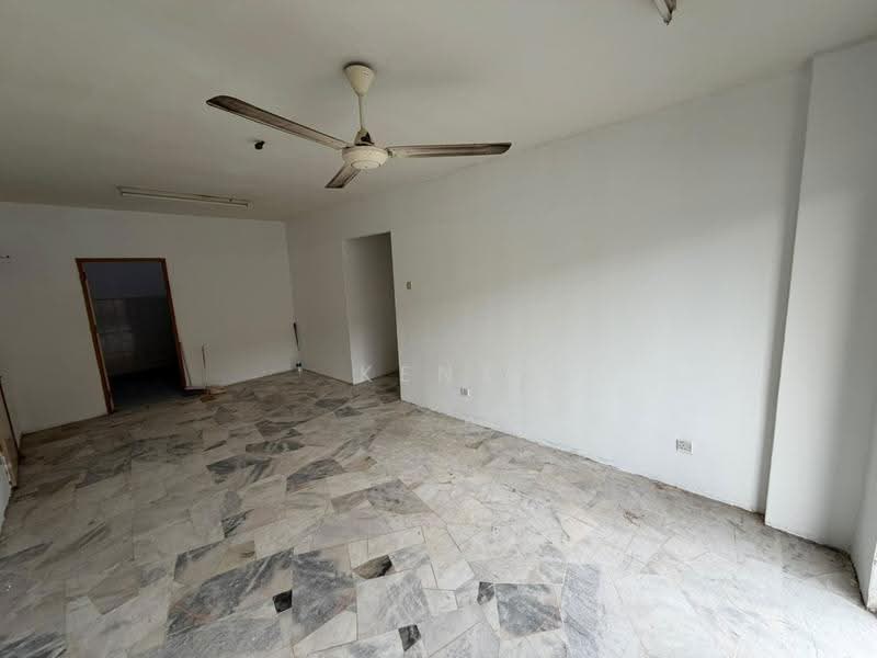 Pangsapuri untuk Dijual di Putra Permai Block C - Kent Chong - Interior - PropertyGuru.com.my