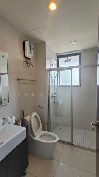 Condominium for Rent at Royal Strand @ Country Garden Danga Bay - Sammi Hoo - Bathroom - PropertyGuru.com.my