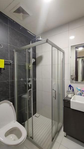 Condominium for Rent at Royal Strand @ Country Garden Danga Bay - Sammi Hoo - Bathroom - PropertyGuru.com.my