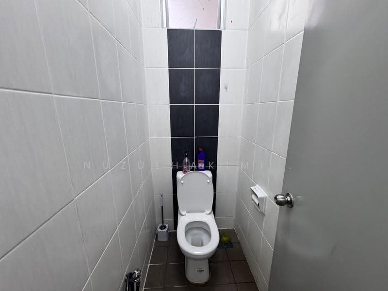 Shop / Office untuk Dijual di Kajang (Selangor) - NUZULHAKIMI . - Bathroom - PropertyGuru.com.my