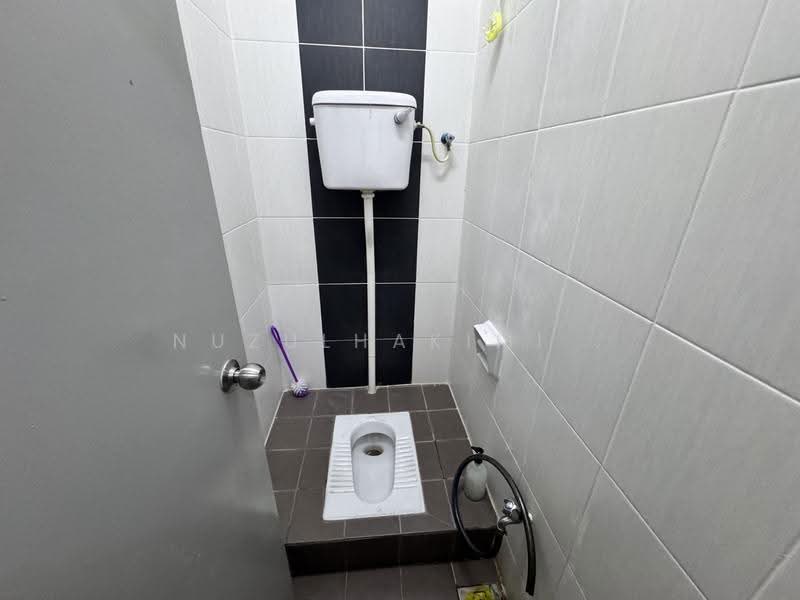 Shop / Office untuk Dijual di Kajang (Selangor) - NUZULHAKIMI . - Bathroom - PropertyGuru.com.my