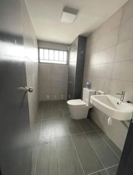 Rumah Teres untuk Disewa di Mahkota Hills (Lenggeng) - RIZ1 . - Bathroom - PropertyGuru.com.my