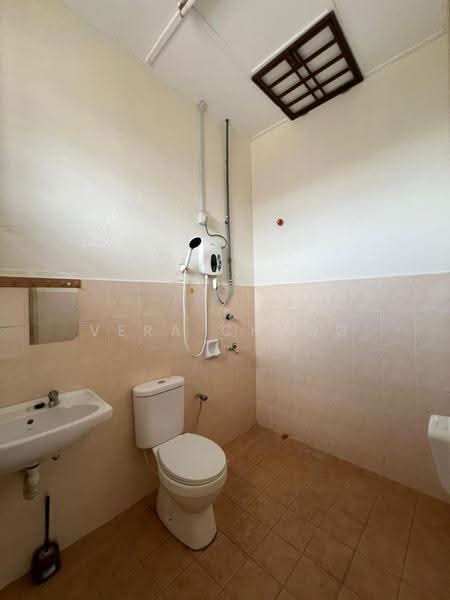 Rumah Teres 2-Tingkat untuk Dijual di Taman Setia Indah (Tebrau) - Vera Chang - Bathroom - PropertyGuru.com.my