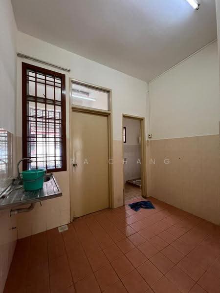 Rumah Teres 2-Tingkat untuk Dijual di Taman Setia Indah (Tebrau) - Vera Chang - Kitchen - PropertyGuru.com.my