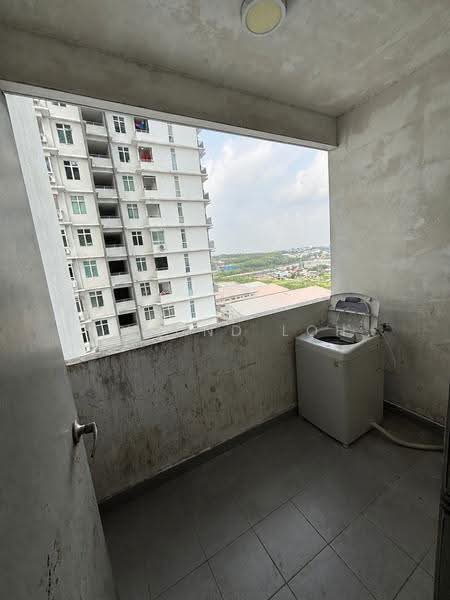 Kediaman Servis untuk Dijual di Pandan Residence 2 - Edmund Loh - Balcony - PropertyGuru.com.my