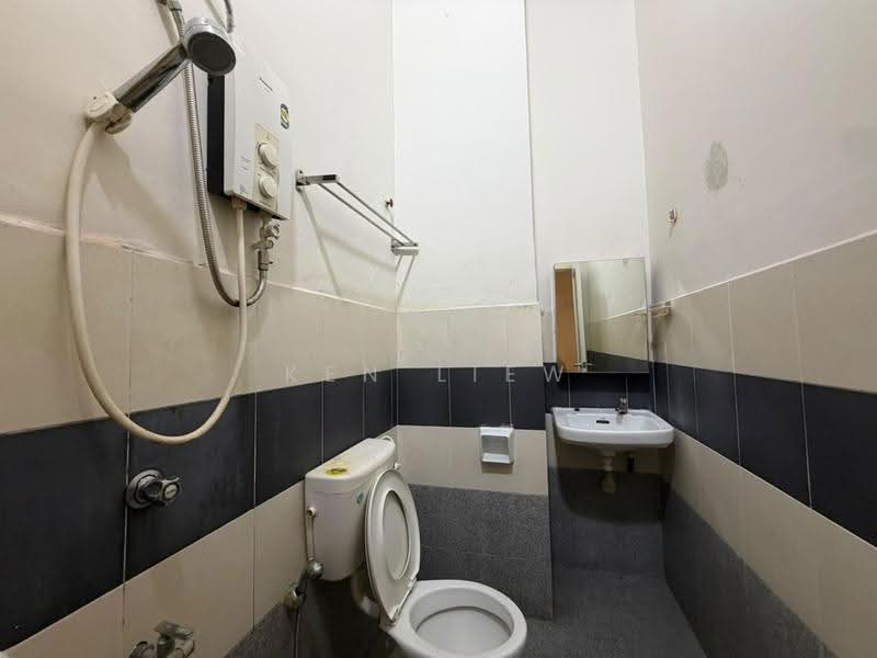 1-storey Terraced House for Rent in Bandar Putra Kulai (Kulai) - Ken Liew - Bathroom - PropertyGuru.com.my