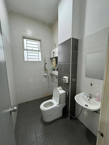 Shop for Sale in Nusa Sentral (Iskandar Puteri (Nusajaya)) - Ken Liew - Bathroom - PropertyGuru.com.my