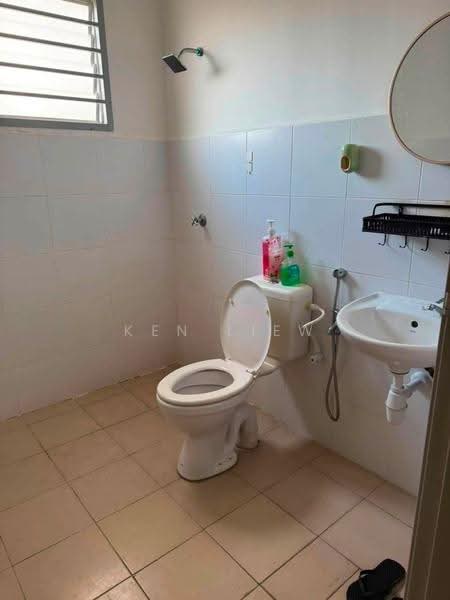 Pangsapuri untuk Dijual di Denai Nusantara Apartment - Ken Liew - Bathroom - PropertyGuru.com.my