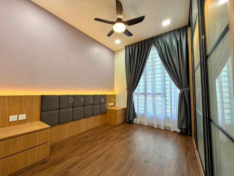 Kediaman Servis untuk Dijual di Veranda Residence - Dylan Tan - Bedroom - PropertyGuru.com.my