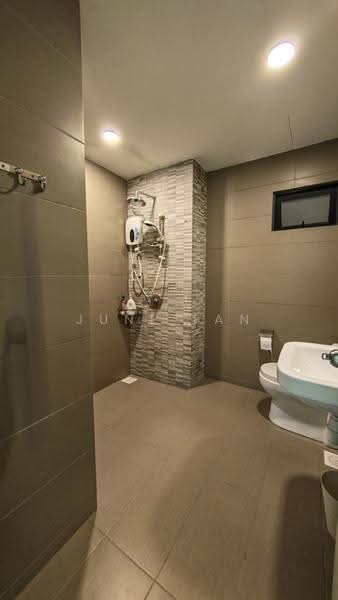 Condominium for Rent at Parkhill Residence - June Tan - Bathroom - PropertyGuru.com.my