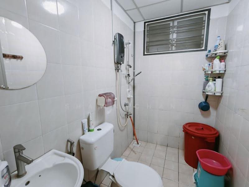 Kediaman Servis untuk Dijual di Nusa Perdana Serviced Apartment - Shawn Chan - Bathroom - PropertyGuru.com.my