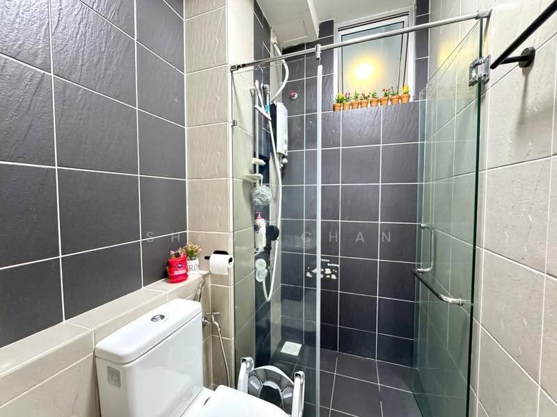 Kondominium untuk Dijual di D'Rich Executive Suites - Shawn Chan - Bathroom - PropertyGuru.com.my