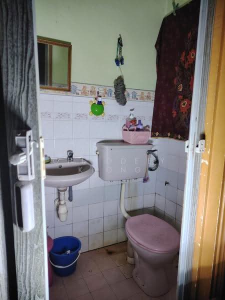 Apartment for Sale at Pangsaria Apartment - Chinddeey Khong - Bathroom - PropertyGuru.com.my