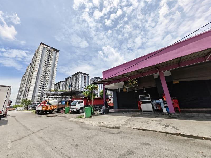 Shop / Office for Sale in Bandar Saujana Putra (Tanjong Duabelas) - Kho Daniel - Exterior - PropertyGuru.com.my