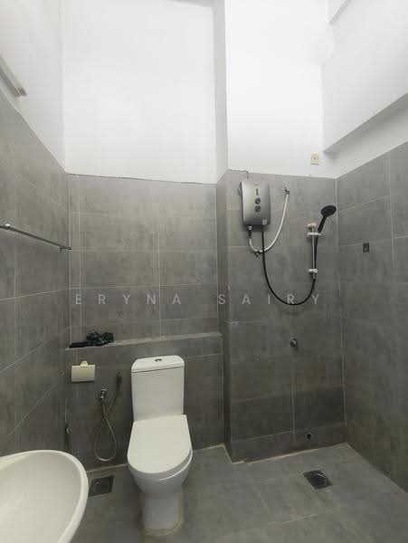 2-storey Terraced House for Rent in Cybersouth (Cyberjaya) - Eryna Sairy - Bathroom - PropertyGuru.com.my