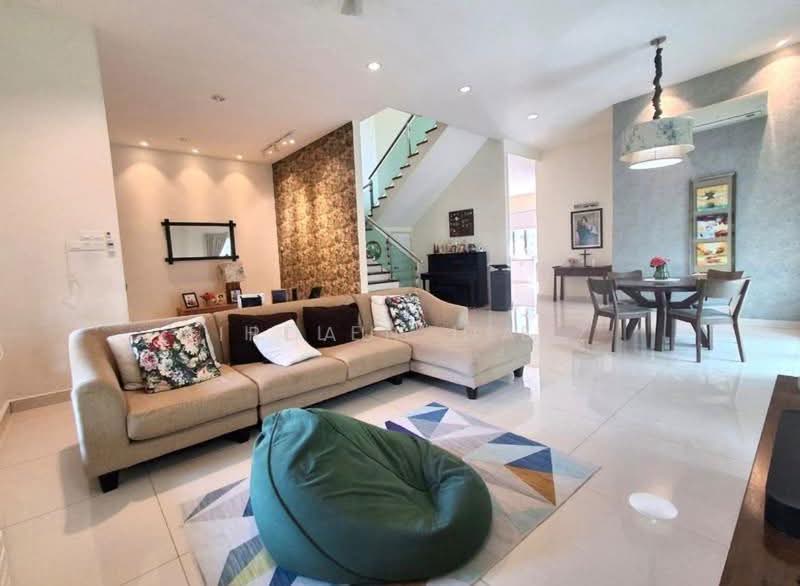 Rumah Berkembar untuk Dijual di Taman Kluang Indah (Kluang) - Firdaus Dauz - Living Room - PropertyGuru.com.my