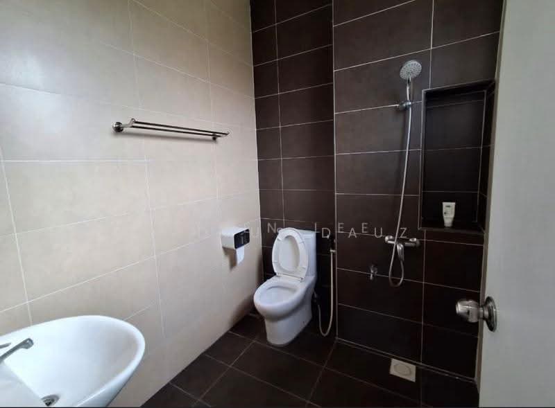 Rumah Berkembar untuk Dijual di Taman Kluang Indah (Kluang) - Firdaus Dauz - Bathroom - PropertyGuru.com.my