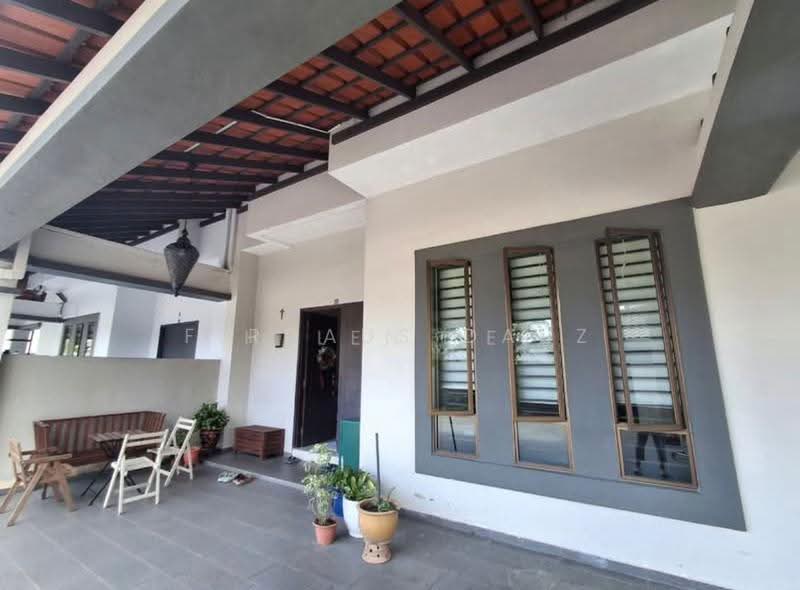 Rumah Berkembar untuk Dijual di Taman Kluang Indah (Kluang) - Firdaus Dauz - Exterior - PropertyGuru.com.my