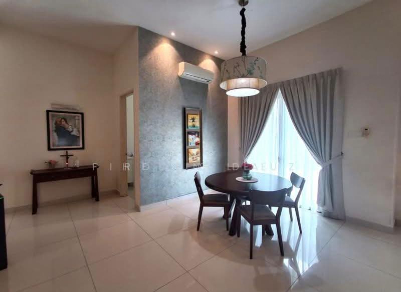 Rumah Berkembar untuk Dijual di Taman Kluang Indah (Kluang) - Firdaus Dauz - Dining Room - PropertyGuru.com.my