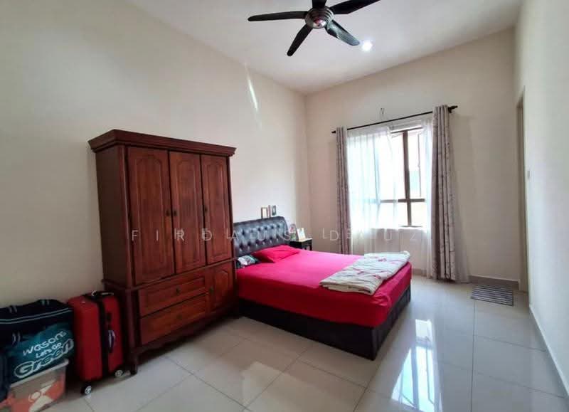 Rumah Berkembar untuk Dijual di Taman Kluang Indah (Kluang) - Firdaus Dauz - Bedroom - PropertyGuru.com.my
