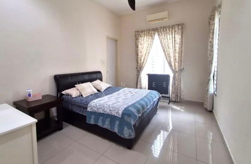 Rumah Berkembar untuk Dijual di Taman Kluang Indah (Kluang) - Firdaus Dauz - Bedroom - PropertyGuru.com.my
