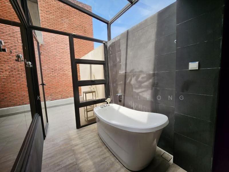 3.5-storey Terraced House for Rent in Rawang (Selangor) - Katherine Leong - Bathroom - PropertyGuru.com.my