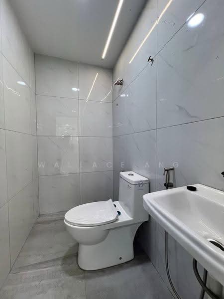 Semi-Detached House for Sale in Taman Sri Skudai (Skudai) - Wallace Ang - Bathroom - PropertyGuru.com.my