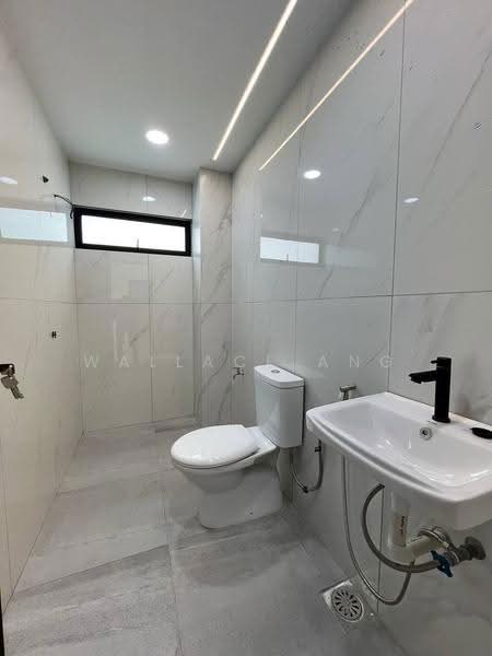 Semi-Detached House for Sale in Taman Sri Skudai (Skudai) - Wallace Ang - Bathroom - PropertyGuru.com.my
