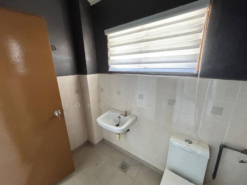 Terraced House for Sale in Seremban (Negeri Sembilan) - Mohd Rafiee - Bathroom - PropertyGuru.com.my