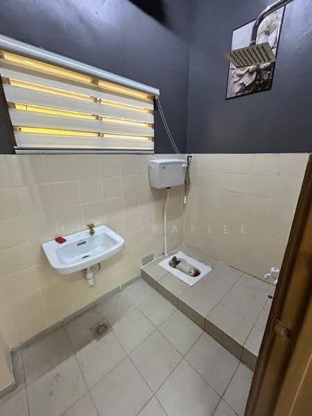 Terraced House for Sale in Seremban (Negeri Sembilan) - Mohd Rafiee - Bathroom - PropertyGuru.com.my