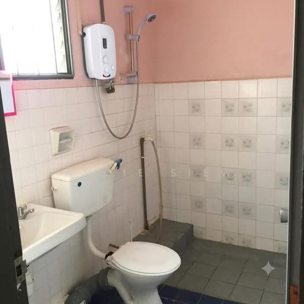 2-storey Terraced House for Rent in Kelana Jaya (Petaling Jaya) - Angie Siew - Bathroom - PropertyGuru.com.my