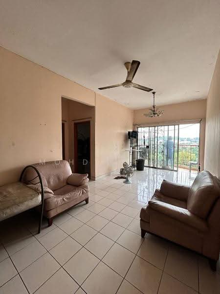Pangsapuri untuk Dijual di Kelompok Rajawali Apartment - Mohd Rafiee - Living Room - PropertyGuru.com.my