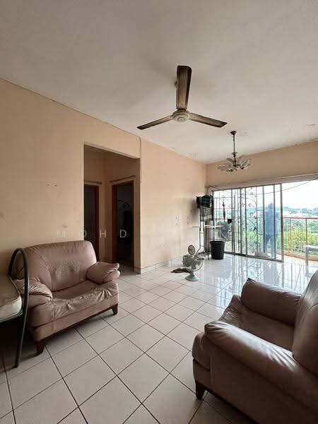 Pangsapuri untuk Dijual di Kelompok Rajawali Apartment - Mohd Rafiee - Living Room - PropertyGuru.com.my