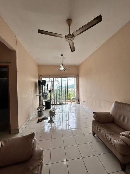 Pangsapuri untuk Dijual di Kelompok Rajawali Apartment - Mohd Rafiee - Living Room - PropertyGuru.com.my