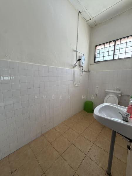 1-storey Terraced House for Rent in Taman Universiti (Skudai) - Amber Ma - Bathroom - PropertyGuru.com.my