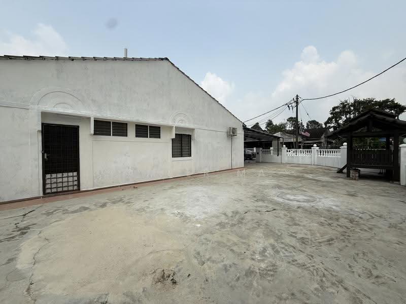 1-storey Terraced House for Rent in Taman Universiti (Skudai) - Amber Ma - Exterior - PropertyGuru.com.my