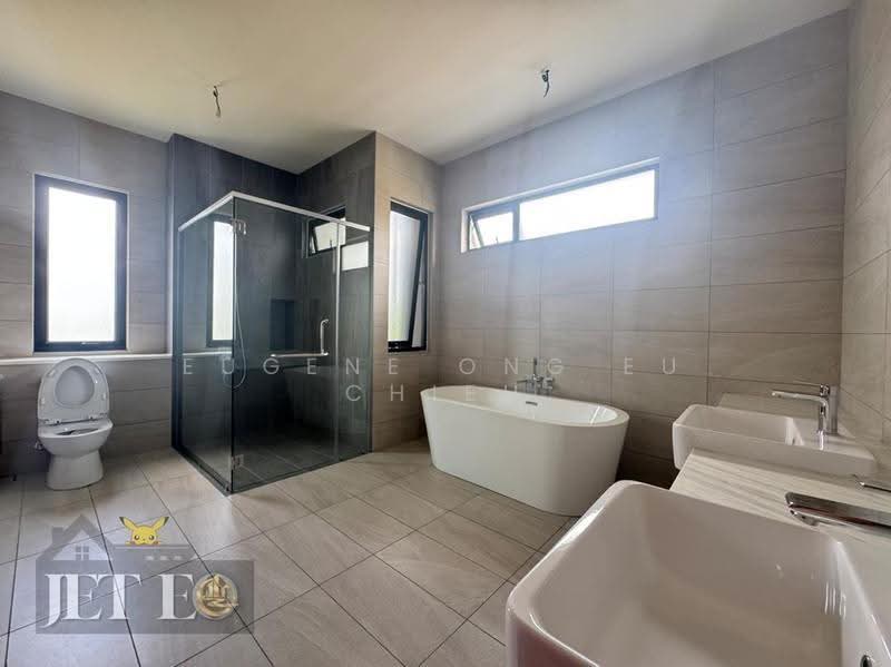 Semi-Detached House for Sale in Telok Panglima Garang (Selangor) - Eugene Ong Eu chieh - Bathroom - PropertyGuru.com.my